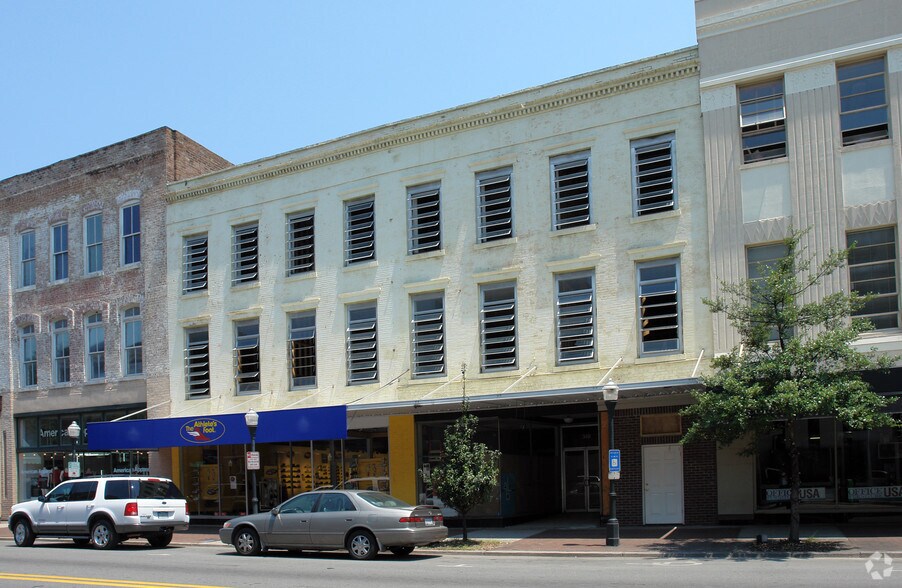 More Photos Of 310-312 W Broughton St, Savannah Storefront Retail Residential For Sale