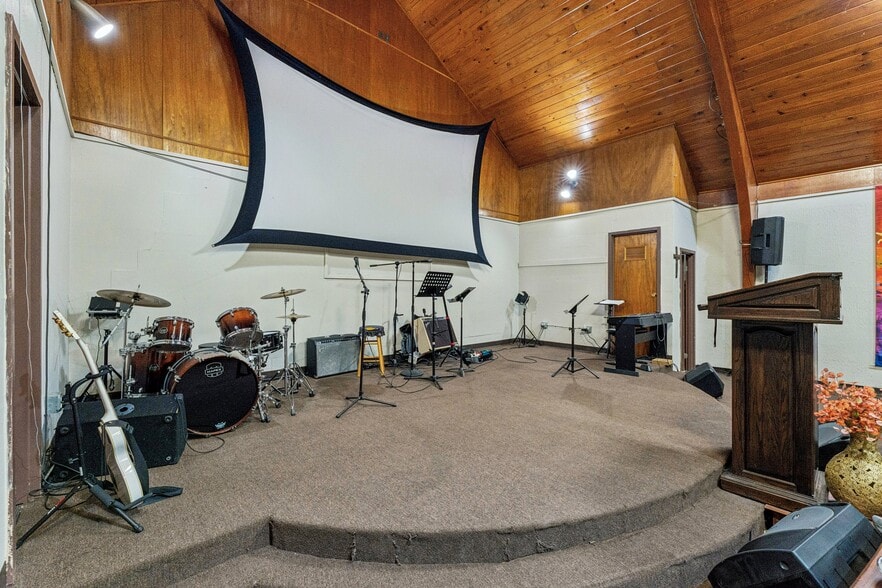 More Photos Of 1005 SW 4th St, Moore Religious Facility For Sale