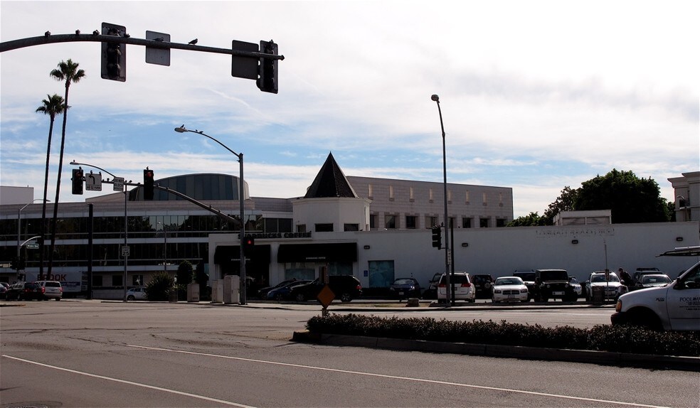 More Photos Of 9844 Wilshire Blvd, Beverly Hills Storefront For Lease