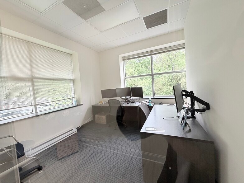 More Photos Of 177 W Putnam Ave, Greenwich Office For Lease