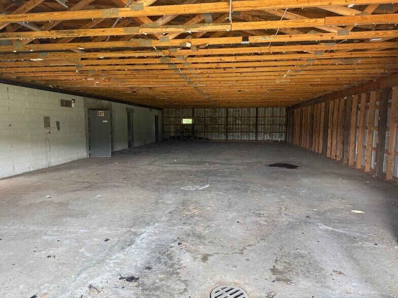 More Photos Of 5091 Lansing Rd, Potterville Freestanding For Sale