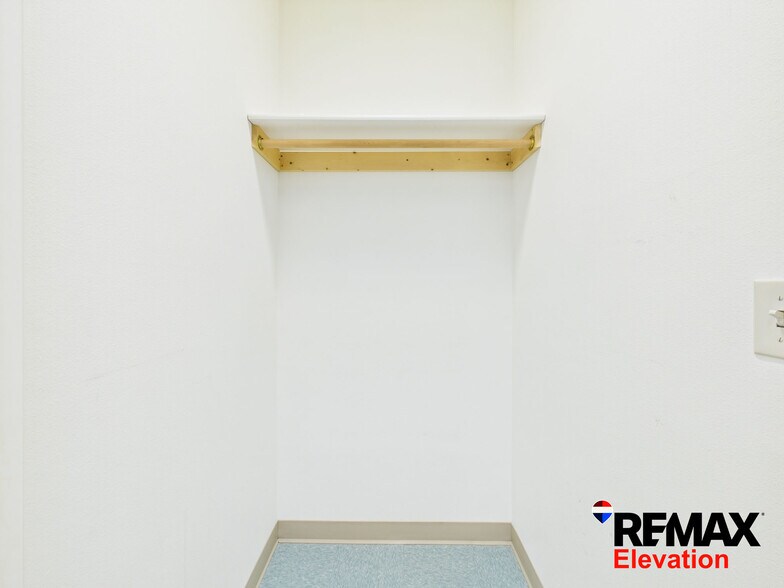 More Photos Of 156 N 6th St, Basin Office For Sale