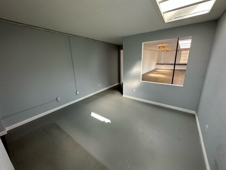 More Photos Of 22 Cleveland St, San Francisco Warehouse For Sale