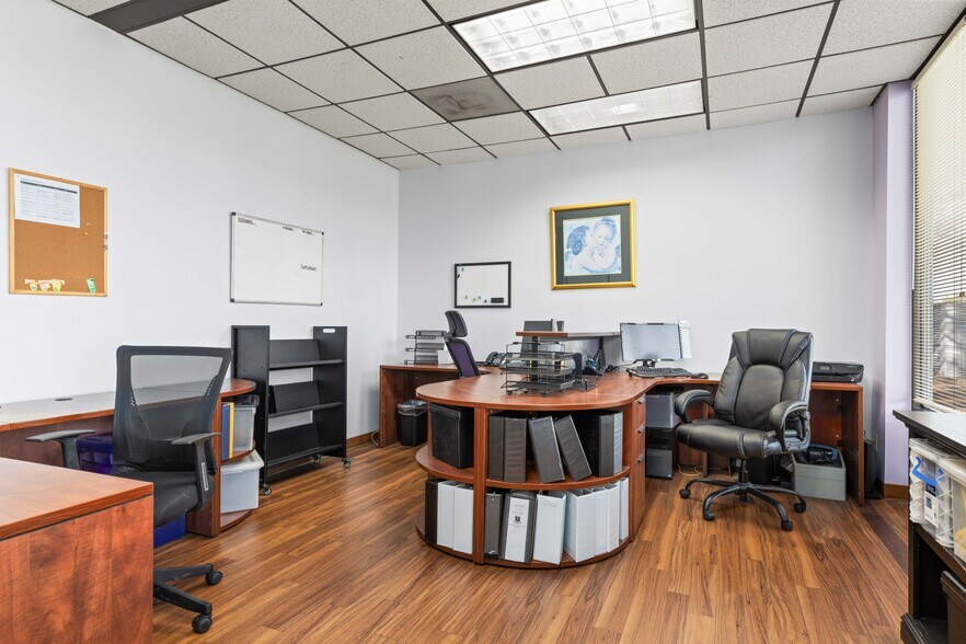 More Photos Of 17227 Mercury Dr, Houston Medical For Sale