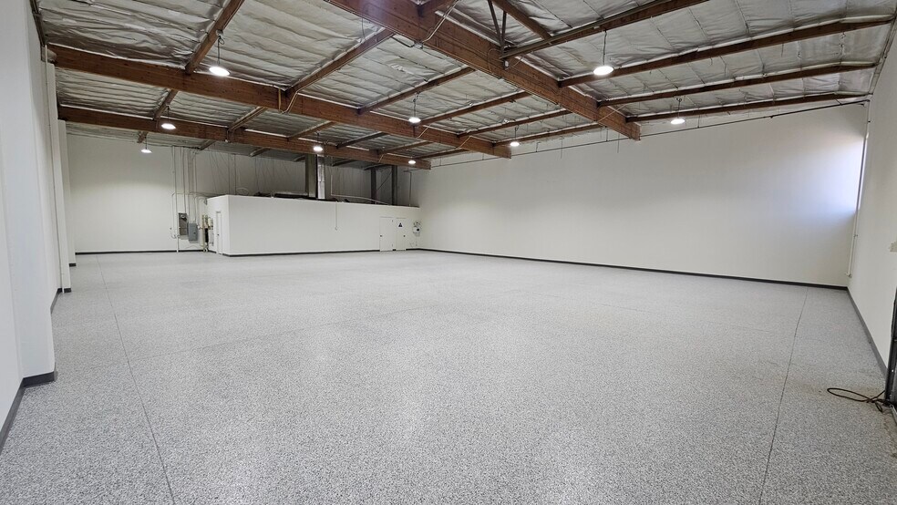 More Photos Of 12350 Montague St, Pacoima Light Manufacturing For Sale