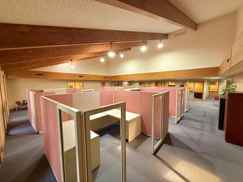 More Photos Of 321 S Blanchard St, Findlay Office For Sale