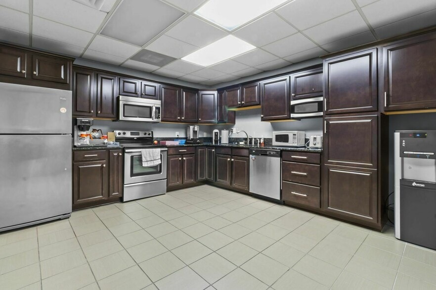 More Photos Of 3334 Founders Rd, Indianapolis Office For Sale