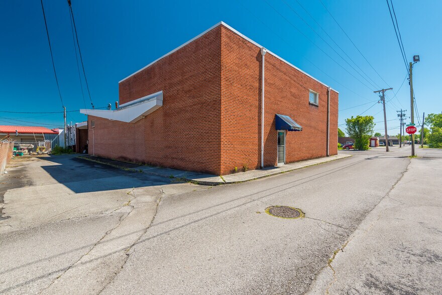 More Photos Of 150 W Rhea Ave, Spring City Medical For Sale