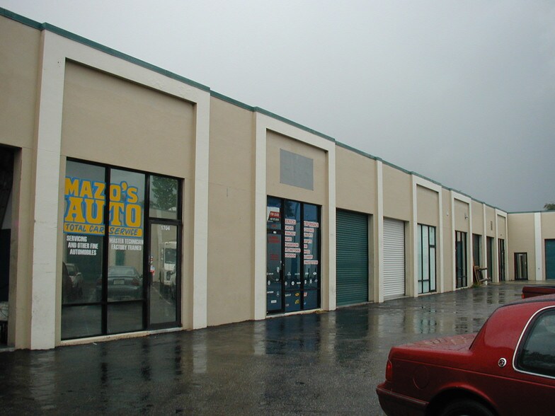 More Photos Of 1652-1704 N Goldenrod Rd, Orlando General Retail For Sale