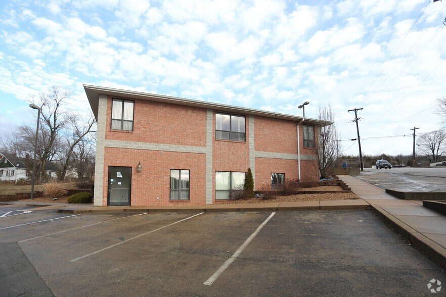More Photos Of 326 E High St, Potosi Office For Sale