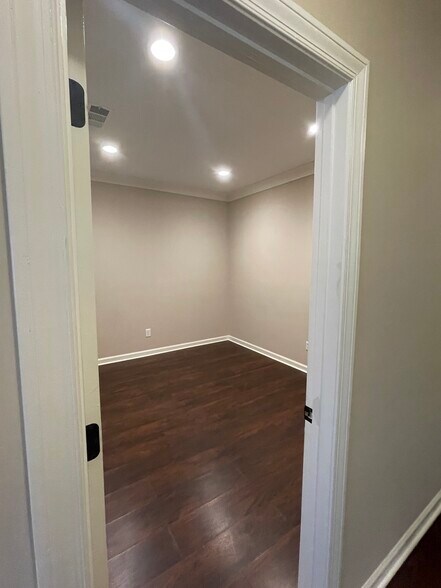 More Photos Of 540 SE Powder Springs St, Marietta Office Residential For Lease