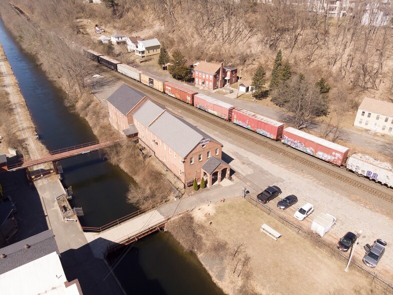 More Photos Of 150 Front St, West Springfield Light Manufacturing For Lease