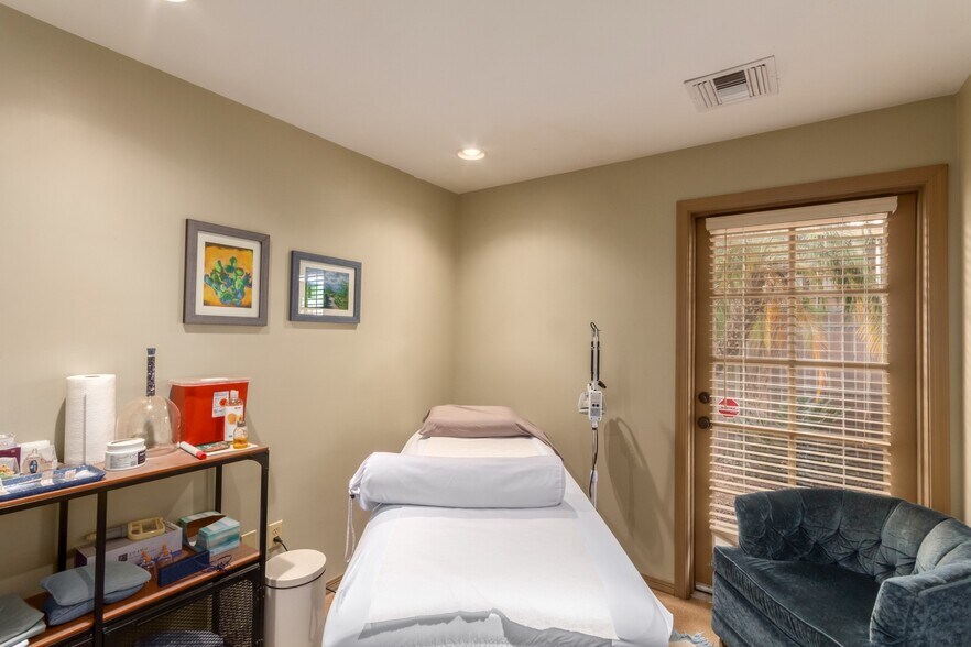 More Photos Of 207 E Monterey Way, Phoenix Office Residential For Sale