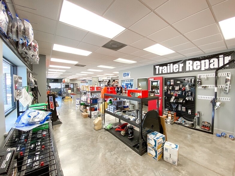 More Photos Of 3625 Highway 290 W, Brenham Warehouse For Sale