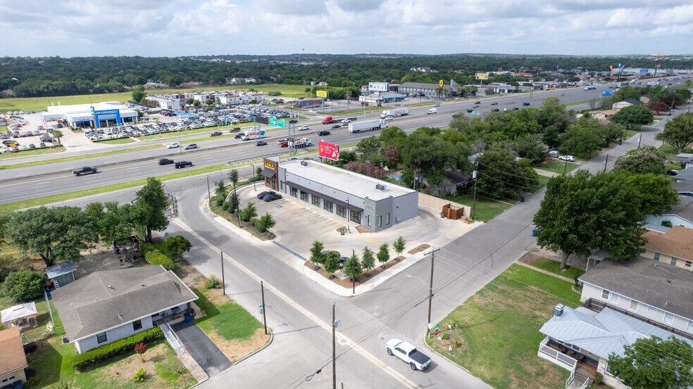 More Photos Of 1430 Unicorn Ave, New Braunfels Storefront For Lease