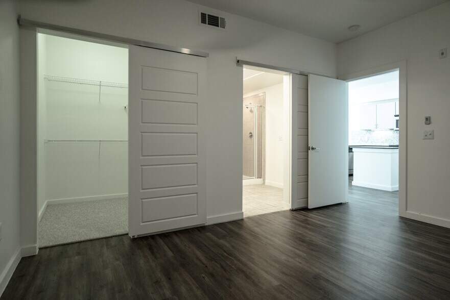 More Photos Of 127 E Riverside Dr, Austin Apartments For Lease