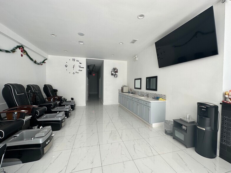 More Photos Of 1342 W Belmont Ave, Chicago Office Residential For Sale