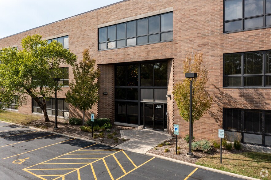 More Photos Of 1910-1920 S Highland Ave, Lombard Office For Lease