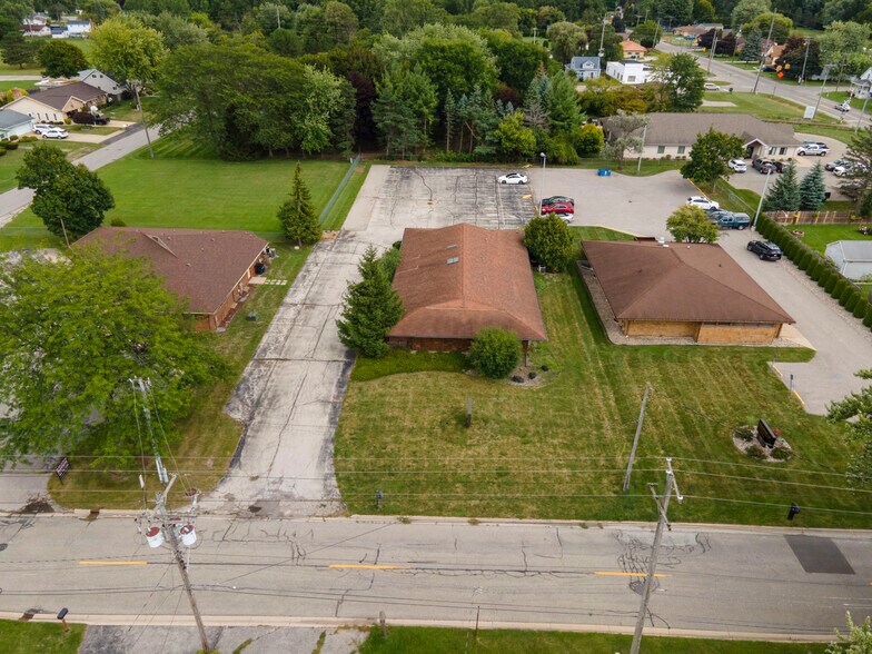 More Photos Of 1003 Mulholland St, Bay City Office For Sale
