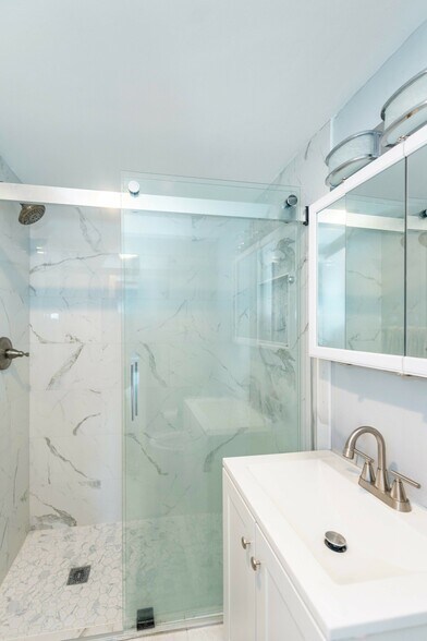 More Photos Of 300-302 W Glebe Rd, Alexandria Apartments For Sale