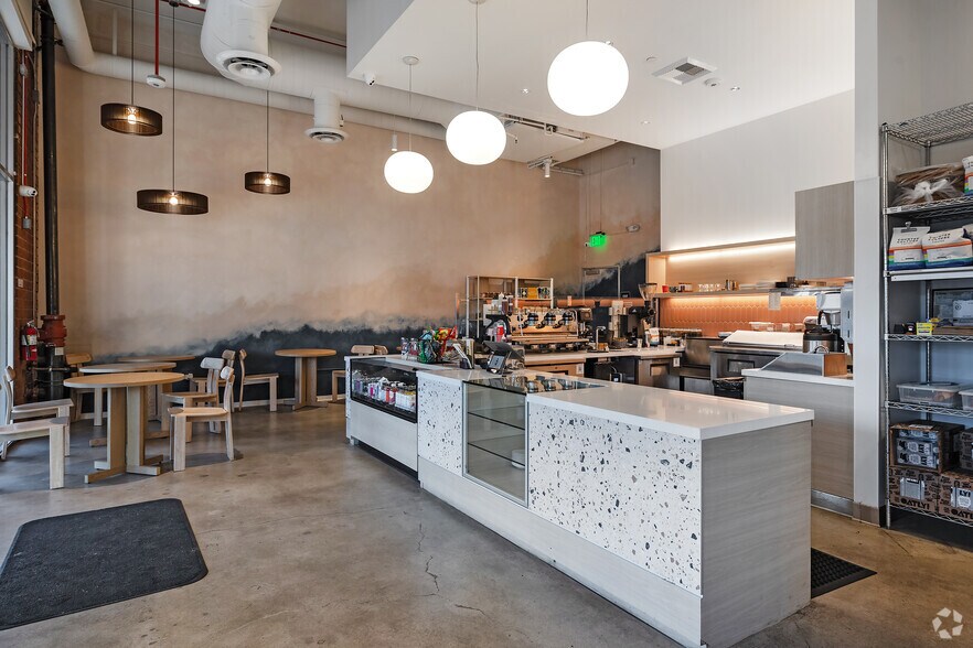 More Photos Of 6725 W Sunset Blvd, Los Angeles Office For Lease