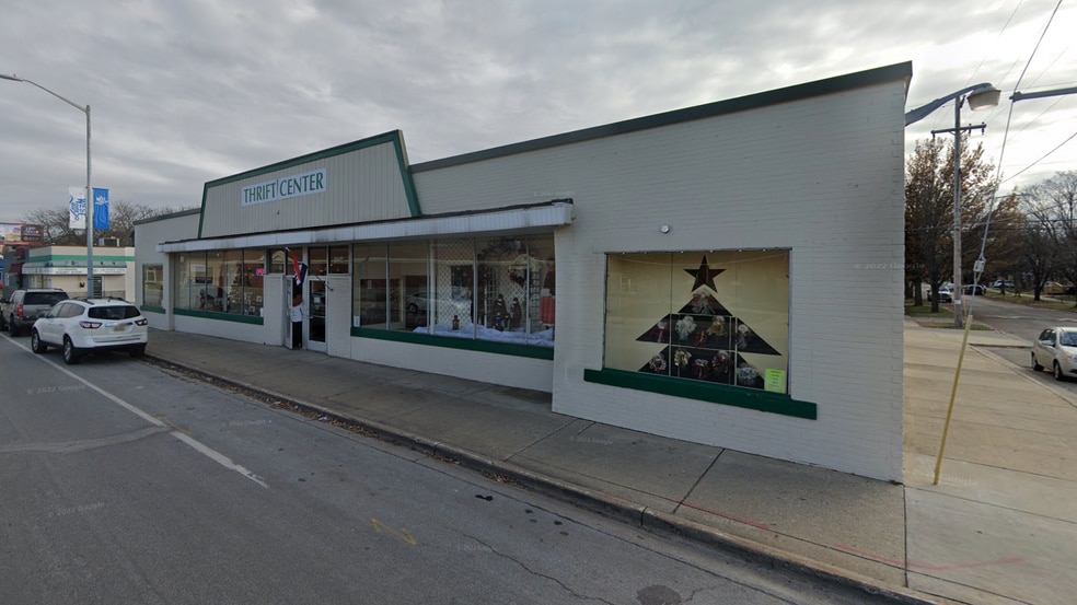 Primary Photo Of 1050 Leonard St Ne, Grand Rapids General Retail For Sale