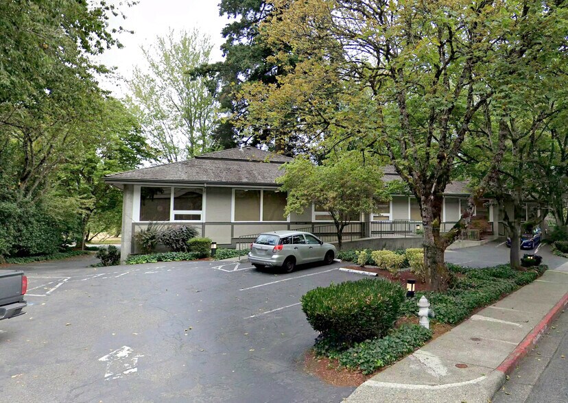 More Photos Of 300 NE Gilman Blvd, Issaquah Office For Sale