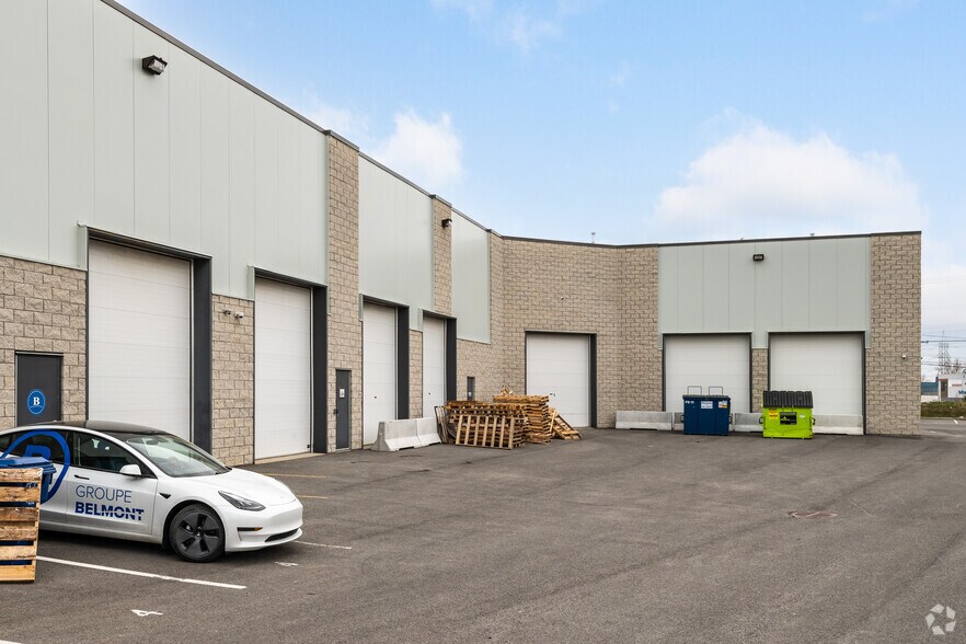 More Photos Of 4260-4290 Rue Garand, Laval Light Distribution For Sale