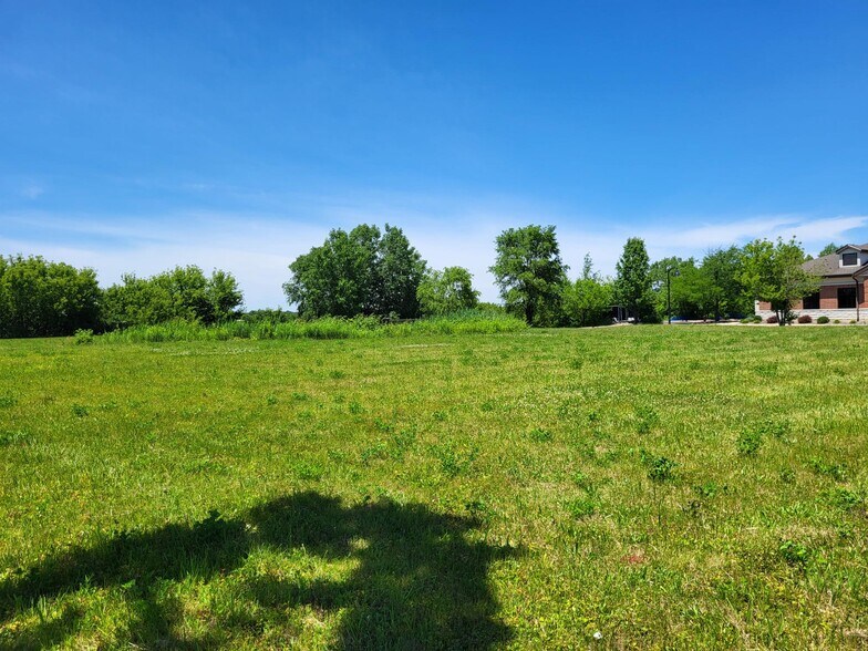 More Photos Of 900 E Algonquin Rd, Algonquin Land For Sale