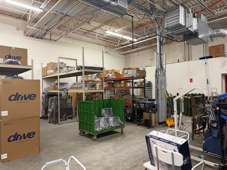 More Photos Of 125 John Roberts Rd, South Portland Warehouse For Lease