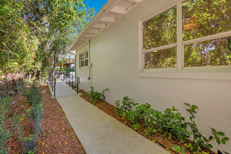 More Photos Of 4749 Hargrave St, Orlando Medical For Lease