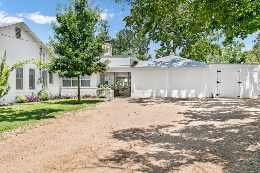 More Photos Of 508 N Orange St, Fredericksburg Specialty For Sale