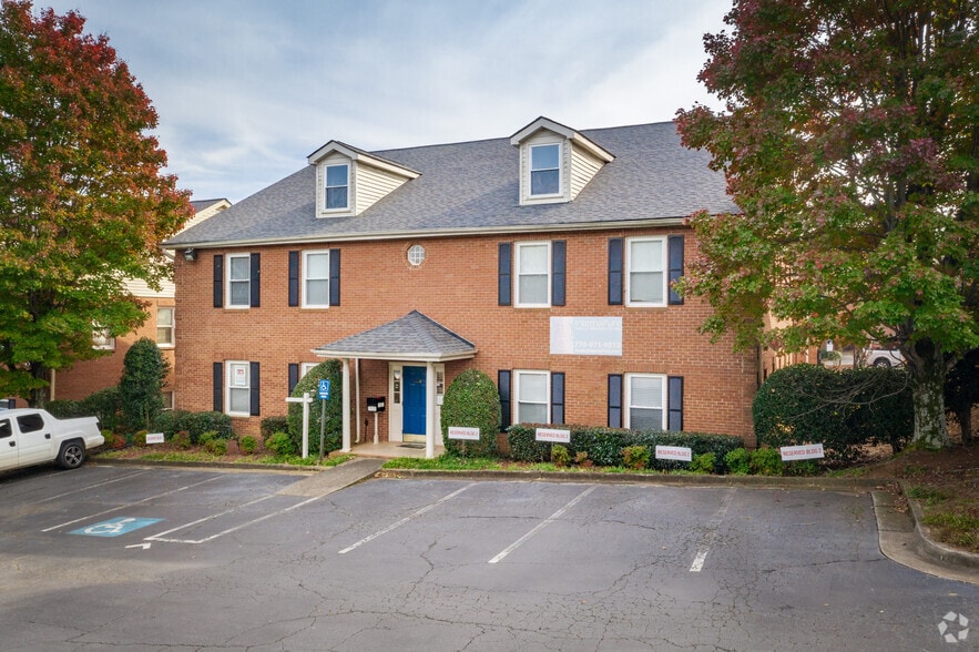 Primary Photo Of 2440 Sandy Plains Rd, Marietta Medical For Lease