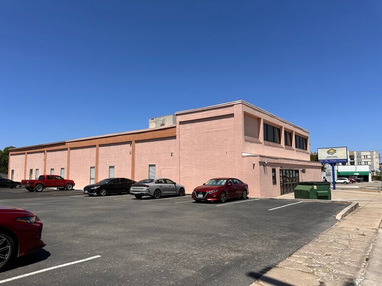 More Photos Of 4205 San Pedro Ave, San Antonio Schools For Lease