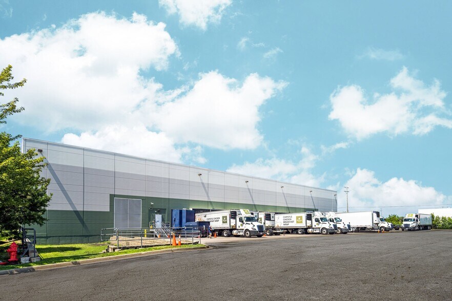 More Photos Of 1490 Chase Ave, Elk Grove Village Warehouse For Lease