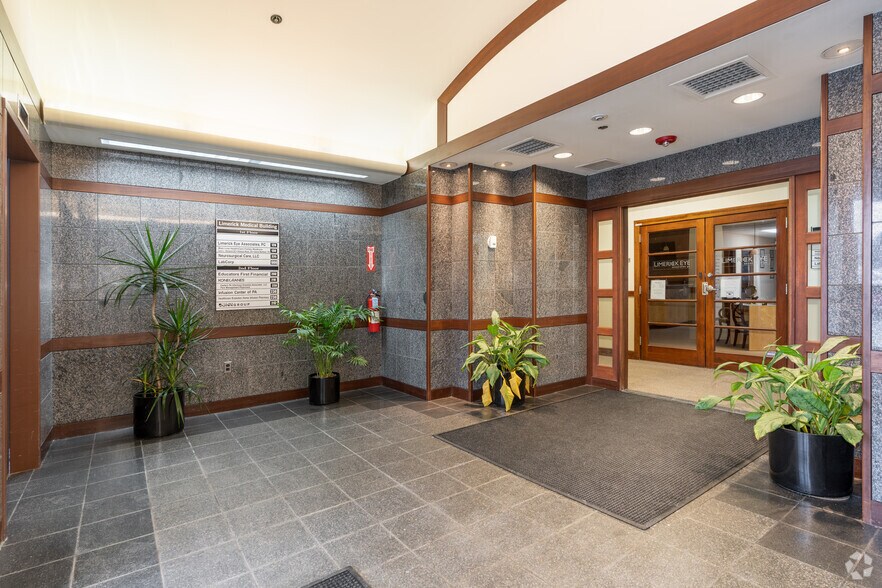 More Photos Of 649 N Lewis Rd, Limerick Medical For Lease