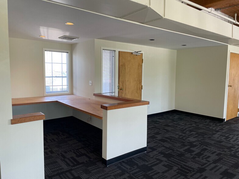 More Photos Of 48 Grove St, Somerville Office For Lease