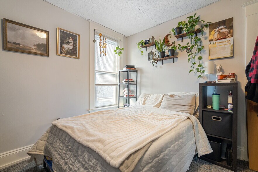 More Photos Of 1524 Van Vranken Ave, Schenectady Bar For Sale