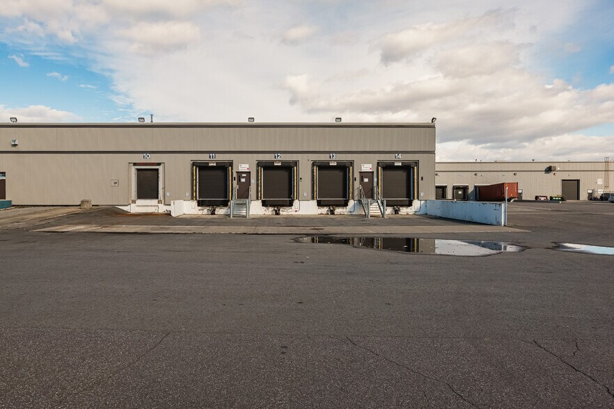 2590 Le Corbusier Boul, Laval, QC H7S 2K8 Industrial For Lease
