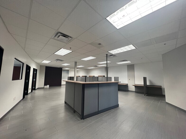 More Photos Of 2401 W Glendale Ave, Phoenix Medical For Lease