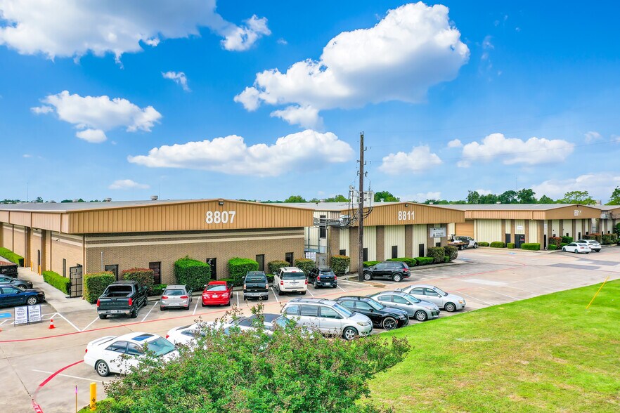 More Photos Of 8807-8815 Emmott Rd, Houston Unknown For Lease