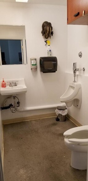 More Photos Of 8549 Wilshire Blvd, Beverly Hills Loft Creative Space For Lease