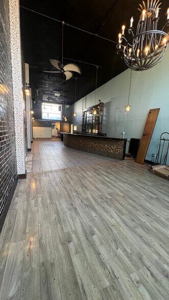 More Photos Of 530-532 Lake Park Ave, Oakland Restaurant For Lease