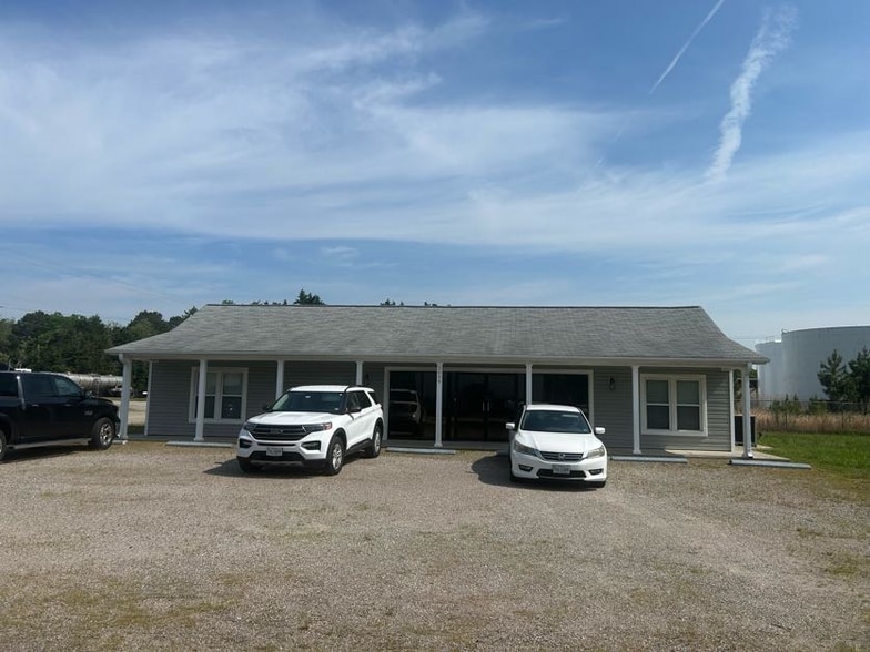 More Photos Of 2034 E Whitehill Rd, Prince George Flex For Sale