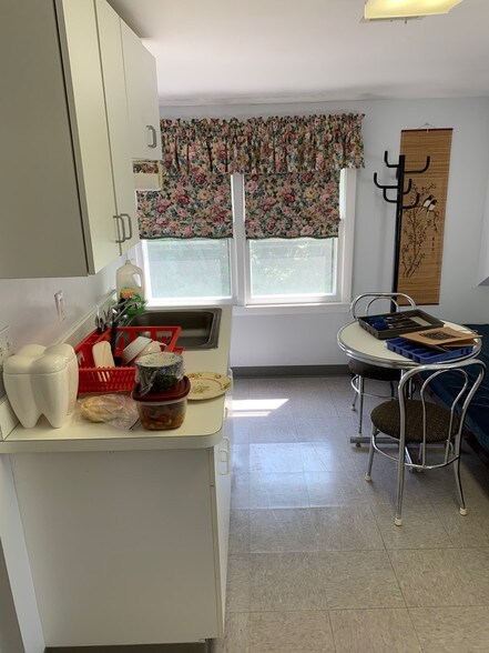 More Photos Of 98 Spencer Plain Rd, Old Saybrook Medical For Lease