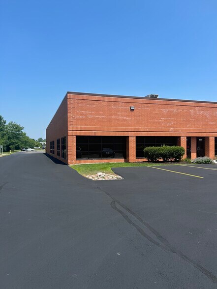 More Photos Of 940-972 Northpoint Blvd, Waukegan Light Distribution For Lease