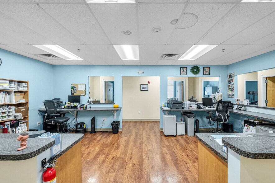 More Photos Of 835 Worcester St, Springfield Medical For Lease
