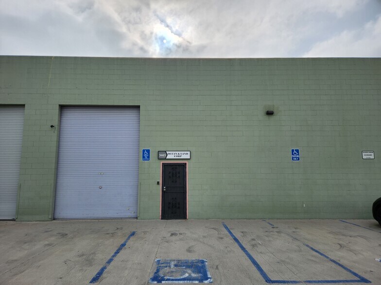 More Photos Of 3465 S Main St, Los Angeles Manufacturing For Lease