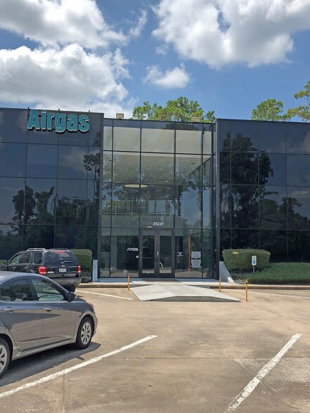 More Photos Of 25227 Grogans Mill Rd, The Woodlands Office For Lease