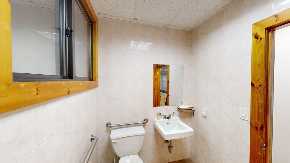 More Photos Of 77-20 74th St, Ridgewood Office For Sale